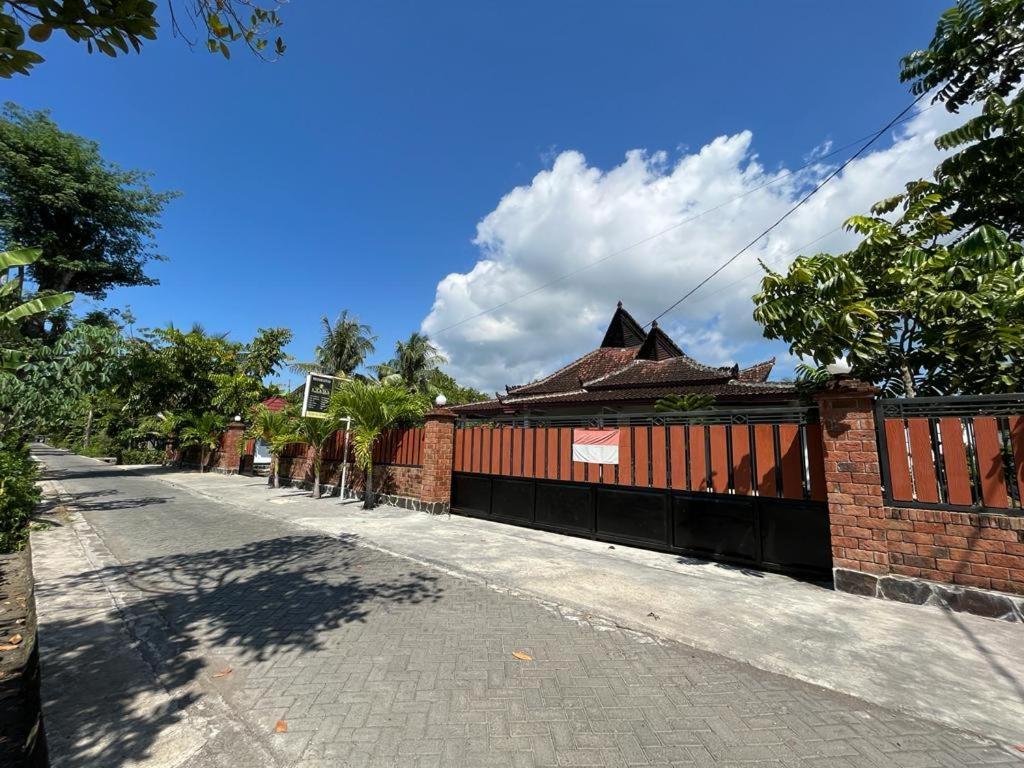 Capital O 92615 Villa Utama D'Alas Purwo Ringinpintu Zewnętrze zdjęcie